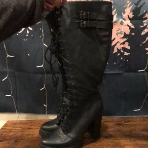 BCBGENERATION DARK GREY TIE UP BOOT BARELY WORN